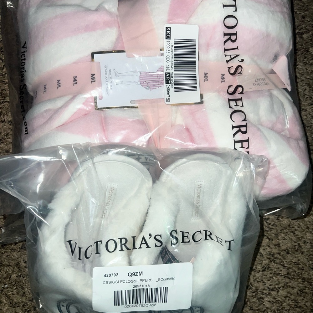 Luxury Victoria’s Secret robe !! - Picture 5 of 6